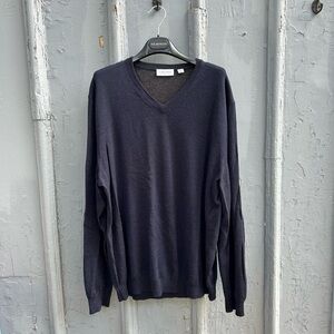 Calvin Klein Extra Fine Merino V Neck Sweater, size XXL